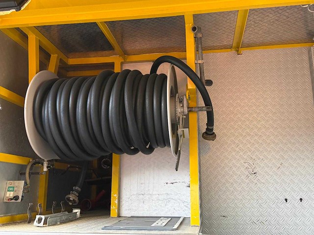 Man - 14-440 - brandweerwagen - afbeelding 9 van  43