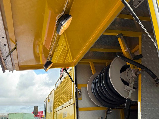 Man - 14-440 - brandweerwagen - afbeelding 10 van  43