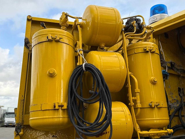 Man - 14-440 - brandweerwagen - afbeelding 40 van  43