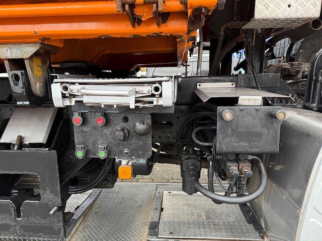 Man - 2011 - tgs 33.400 - vrachtwagen - afbeelding 3 van  28