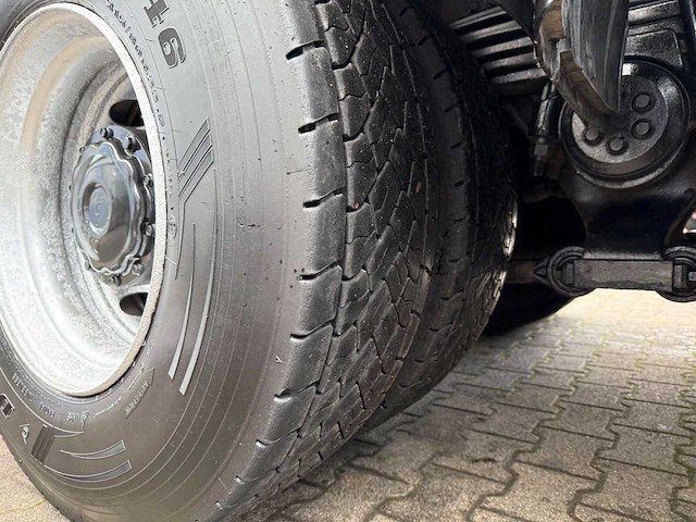 Man - 2011 - tgs 33.400 - vrachtwagen - afbeelding 4 van  28