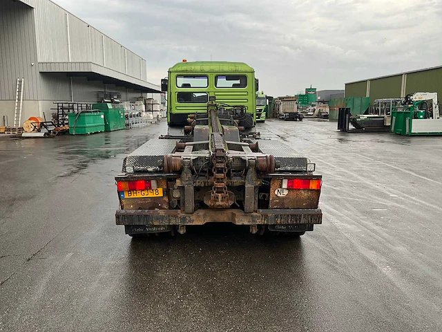 Man - 27 fvl - vrachtwagen met kettingsysteem - afbeelding 18 van  23