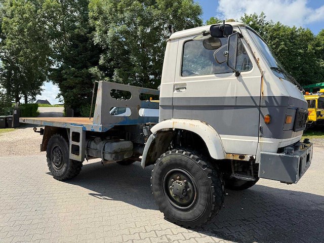 Man - 4x4 - vrachtwagen - afbeelding 4 van  17