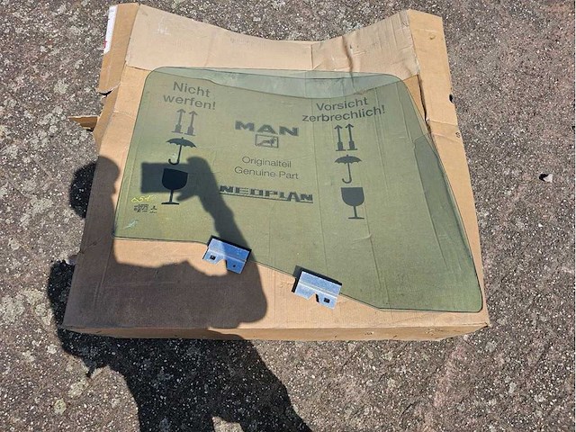 Man - 81.62645.0042 - raam deur rechts - afbeelding 1 van  2