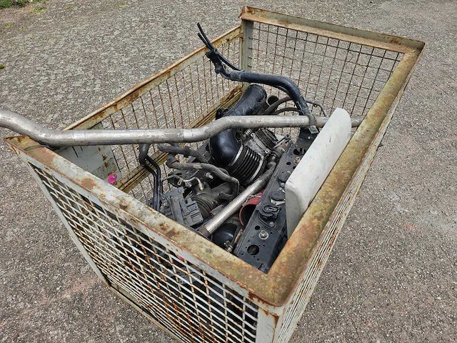 Man - bak met vrachtwagen onderdelen - afbeelding 5 van  7