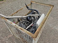 Man - bak met vrachtwagen onderdelen - afbeelding 5 van  7