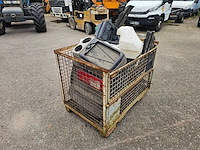 Man - bak met vrachtwagen onderdelen - afbeelding 3 van  12