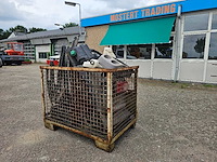 Man - bak met vrachtwagen onderdelen - afbeelding 5 van  12