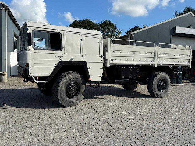 Man - kat 1 4x4 v8 - vrachtwagen - afbeelding 1 van  13