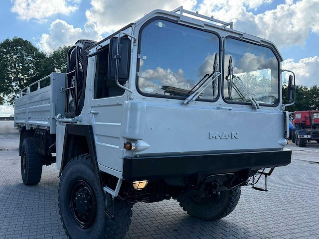 Man - kat 1 4x4 v8 - vrachtwagen - afbeelding 11 van  13
