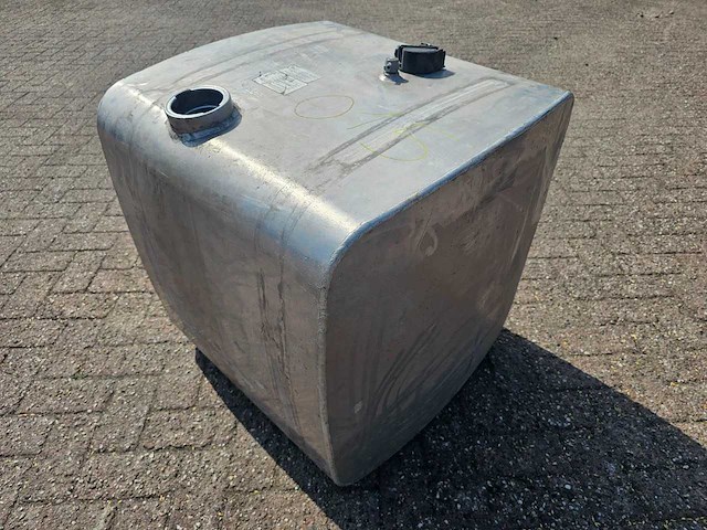 Man - mercedes actros - brandstof tank - afbeelding 1 van  10