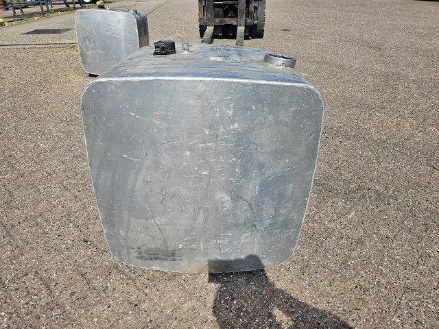Man - mercedes actros - brandstof tank - afbeelding 6 van  10