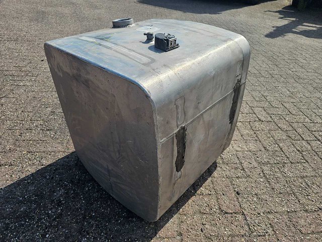 Man - mercedes actros - brandstof tank - afbeelding 8 van  10