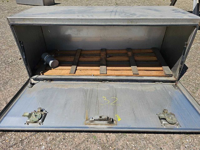 Man - rvs opslag bak - afbeelding 2 van  9