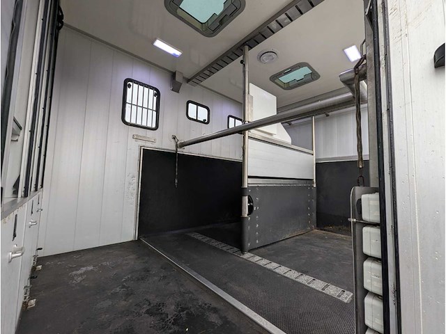 Man - tgl 1.180 - paardenwagen - 2012 - afbeelding 22 van  48