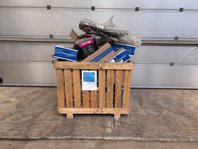 Man - tgs 41.400 / cla 26.280 - parts - box of man tgs 41.400 / cla 26.280 parts - afbeelding 1 van  6
