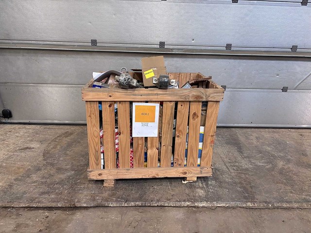 Man - tgs 41.400 / cla 26.280 - parts - box of man tgs 41.400 / cla 26.280 parts - afbeelding 1 van  9