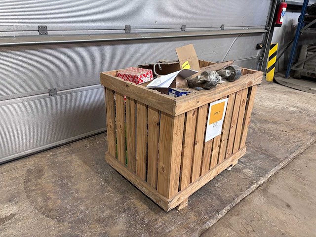 Man - tgs 41.400 / cla 26.280 - parts - box of man tgs 41.400 / cla 26.280 parts - afbeelding 2 van  9