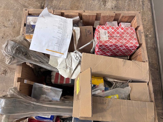 Man - tgs 41.400 / cla 26.280 - parts - box of man tgs 41.400 / cla 26.280 parts - afbeelding 4 van  8