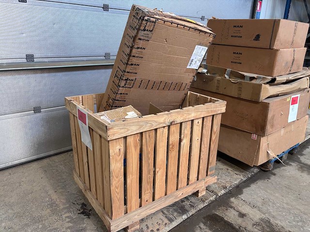 Man - tgs 41.400 / cla 26.280 - parts - box of man tgs 41.400 / cla 26.280 parts - afbeelding 3 van  9
