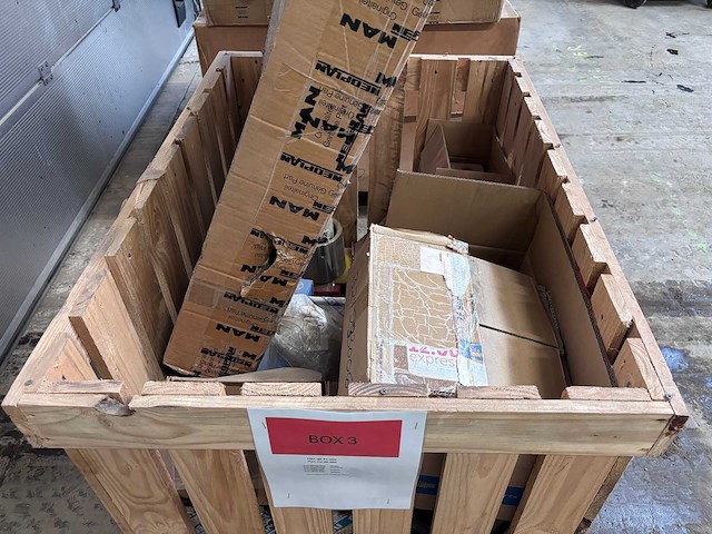 Man - tgs 41.400 / cla 26.280 - parts - box of man tgs 41.400 / cla 26.280 parts - afbeelding 4 van  9