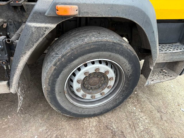 Man - vrachtwagen - afbeelding 7 van  30