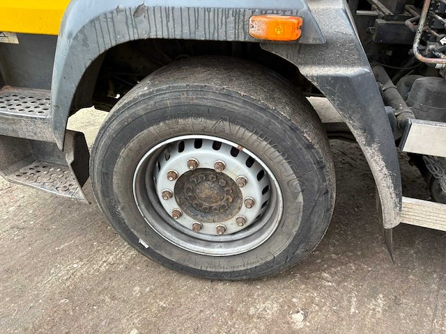 Man - vrachtwagen - afbeelding 10 van  30