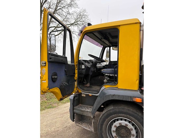 Man - vrachtwagen - afbeelding 15 van  30