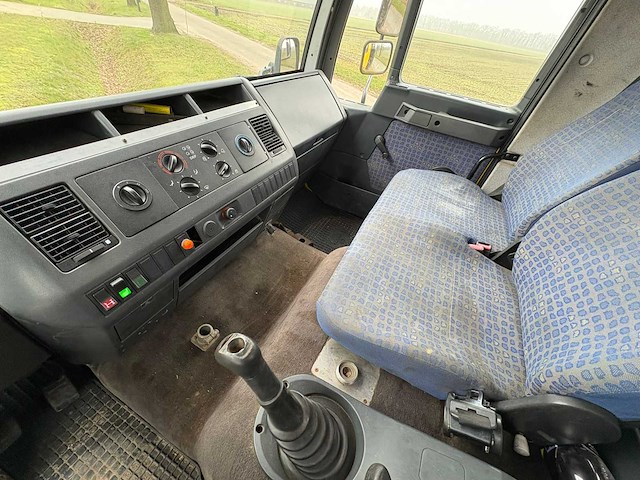 Man - vrachtwagen - afbeelding 17 van  30