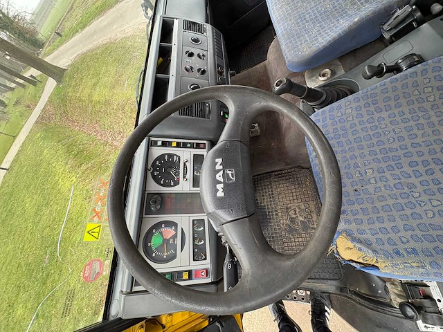 Man - vrachtwagen - afbeelding 18 van  30