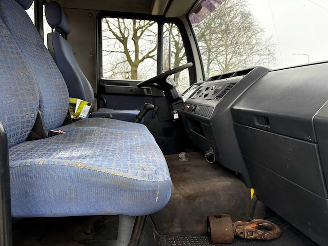 Man - vrachtwagen - afbeelding 22 van  30