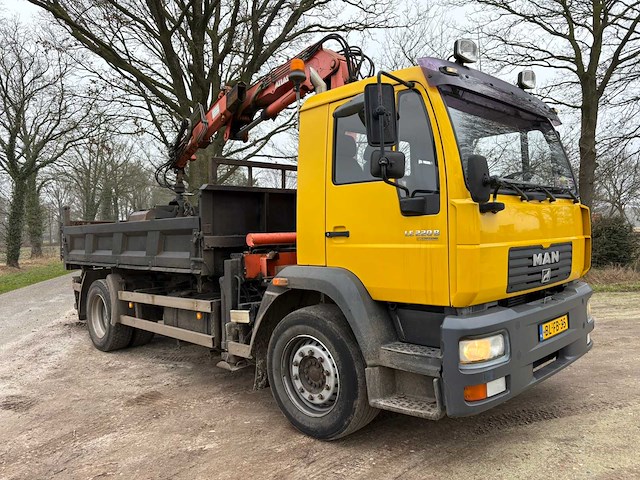 Man - vrachtwagen - afbeelding 25 van  30