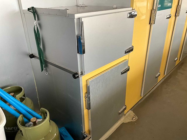 Man 8-224 vrachtwagen met verkoop oplegger - afbeelding 16 van  35