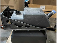 Man urea adblue tank 80l black with frame - 81.15402-5050 - afbeelding 1 van  6