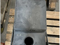 Man urea adblue tank 80l black with frame - 81.15402-5050 - afbeelding 4 van  6