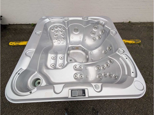 Mandalay deluxe spa 5 persoons jacuzzi en buitenspa - afbeelding 1 van  13