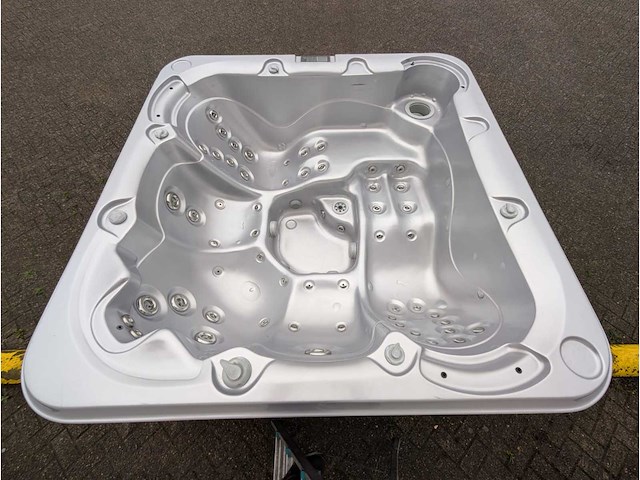 Mandalay deluxe spa 5 persoons jacuzzi en buitenspa - afbeelding 2 van  13