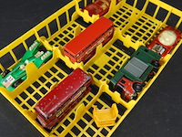 Mandje met die-cast schaal modellen o.a. lesney - afbeelding 2 van  5