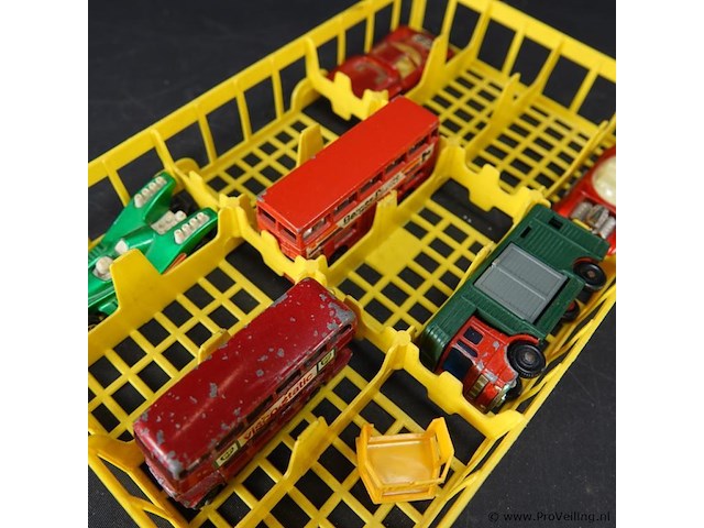 Mandje met die-cast schaal modellen o.a. lesney - afbeelding 3 van  5