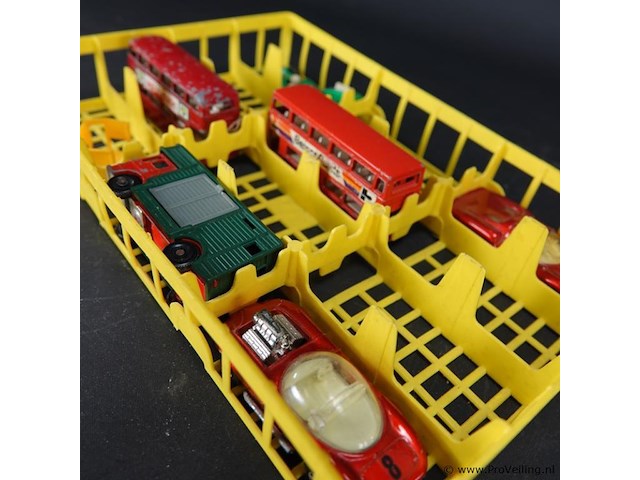 Mandje met die-cast schaal modellen o.a. lesney - afbeelding 4 van  5