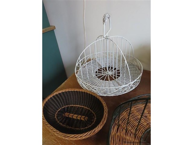 Mandjes en draaimolens - afbeelding 2 van  3