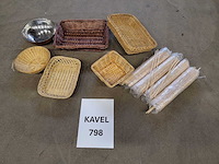 Mandjes en suikerspinstokjes - afbeelding 1 van  2