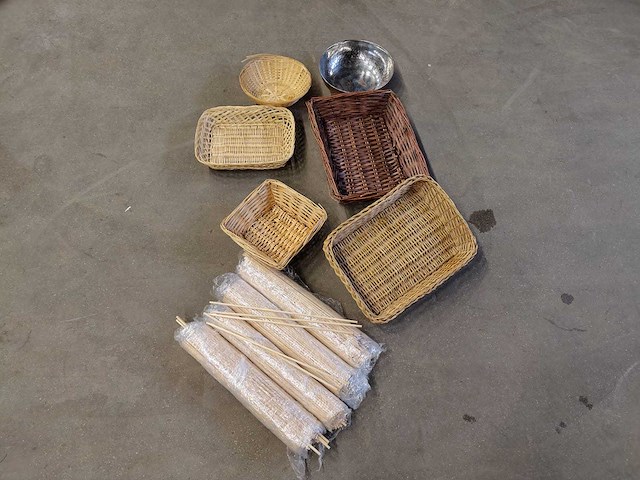 Mandjes en suikerspinstokjes - afbeelding 2 van  2