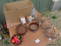 Mandjes, stolpen en zeefjes - afbeelding 1 van  3