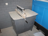 Mangel op kunststof bak. werkbreedte mangel 45 cm. - afbeelding 1 van  3