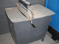 Mangel op kunststof bak. werkbreedte mangel 45 cm. - afbeelding 2 van  3