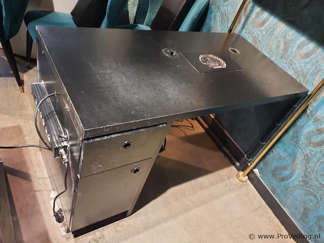 Manicure werktafel met ingebouwde afzuiging - afbeelding 1 van  9