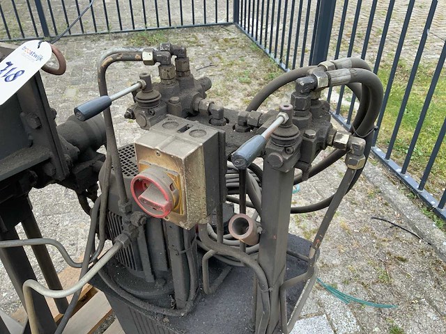 Manipulator - afbeelding 6 van  6