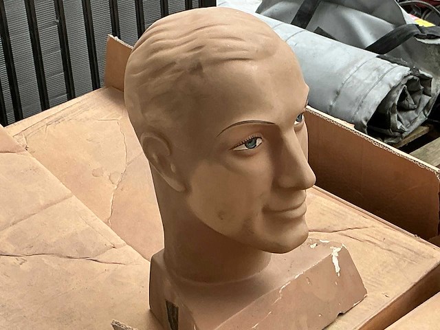 Mannequin-hoofd ( gips ) - afbeelding 1 van  1