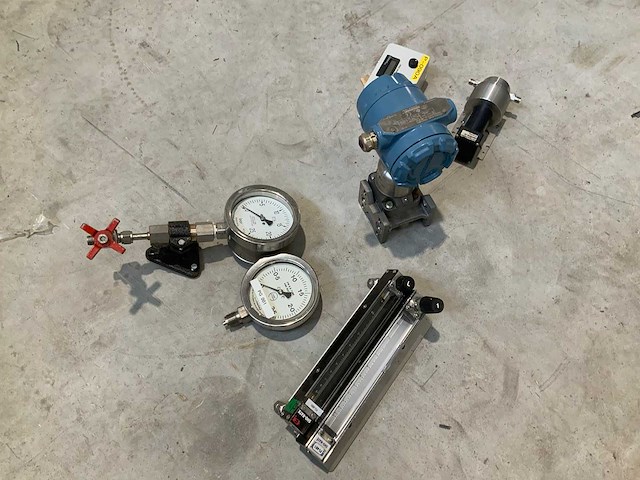 Manometer - snelheidsmonitor - debietmeter - drukmeting - afbeelding 7 van  7